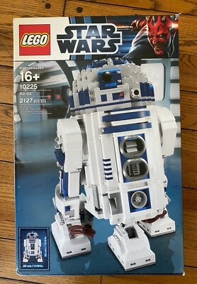 *NEW* Lego Star Wars 10225 R2-D2 Astromech Droid *DENTED* *RETIRED* - Image 1 of 4