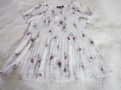 Camisa para mujer Banana Republic talla XS plisada púrpura estampado de orquídeas Foto 1 de 4