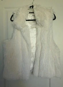 Crofr And Barrow Winter White Faux Fur Vest NWT W Hooks Size L/XL Lined Pocket - Picture 1 of 6