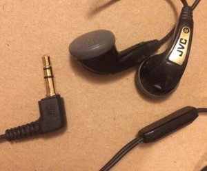 Auriculares JVC limpios con adornos dorados, volumen, enchufe dorado, plomo de 1,2 m. Auriculares - Imagen 1 de 2