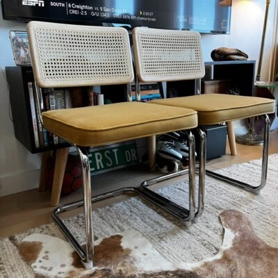 2 sillas de comedor retro doradas de terciopelo ratán Cesca Mid-Century con acento Eames vintage Foto 1 de 4