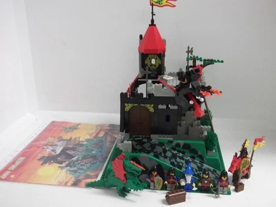 Lego 6082 Castello dei Cavalieri Castle Dragon Knights Personaggi Istruzioni Completo - Immagine 1 di 4