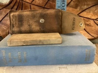 Piedra Washita vintage en estuche de cuero estampado Washita Foto 1 de 4