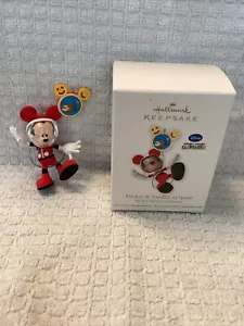 Hallmark Keepsake 2011 Disney Mickey y Toodles en el espacio nuevo en caja firmado por artista - Imagen 1 de 9