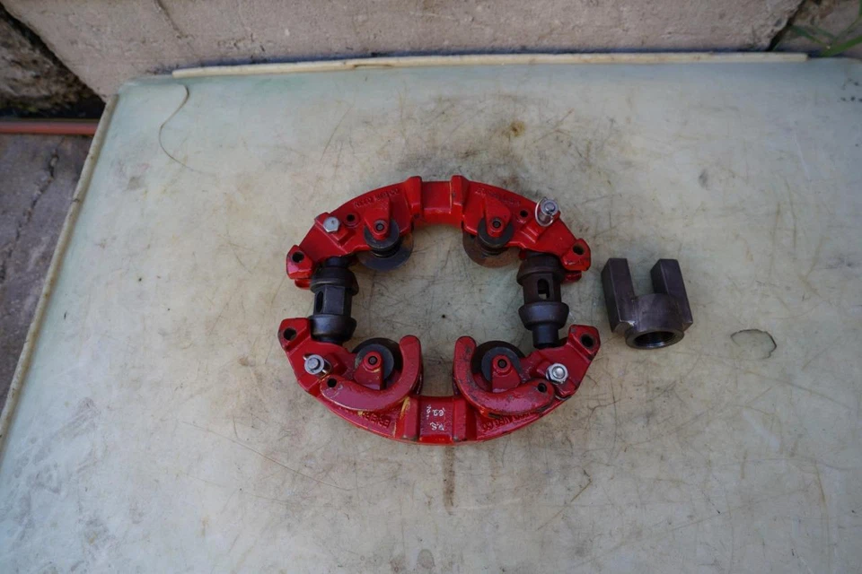 Reed LCRC8 Low Clearance Rotary Pipe Cutter 6 to 8 inch Steel Pipe Capacity - Image 1 of 1