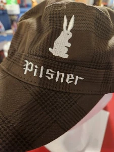 Pilsner BallCap White Rabbit Logo Saskatchewan Roughriders NWOT - Foto 1 di 4
