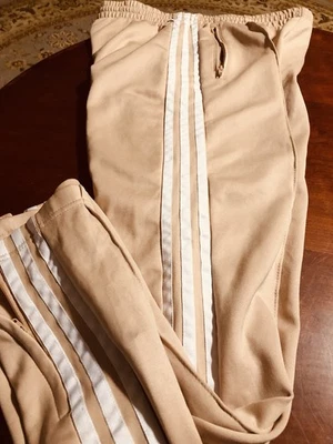 Pantalones deportivos Adidas Originales Unisex XL Beige Bolsillos con cremallera y tobillos 28/27 Nuevos sin etiquetas Foto 1 de 4