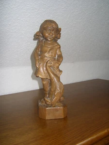 Holzfigur  Mädchen mit Gans - Bild 1 von 4