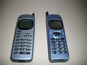 2 Stück Uralt Handys :MOTOROLA und PANASONIC ,nur Ersatzteile - Bild 1 von 4