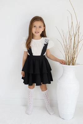 PARLA KIDS Festliches Set für Mädchen – Schwarzer Glockenrock & Weiße Kurzarmbluse mit Spit