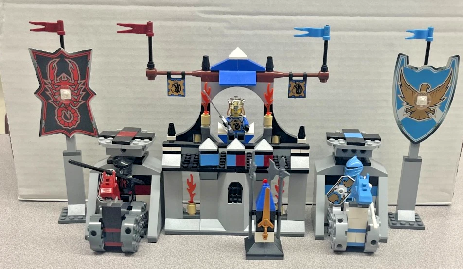 2004 LEGO Knights' Kingdom 8779 The Grand Tournament complete set with Manual - Image 1 of 4