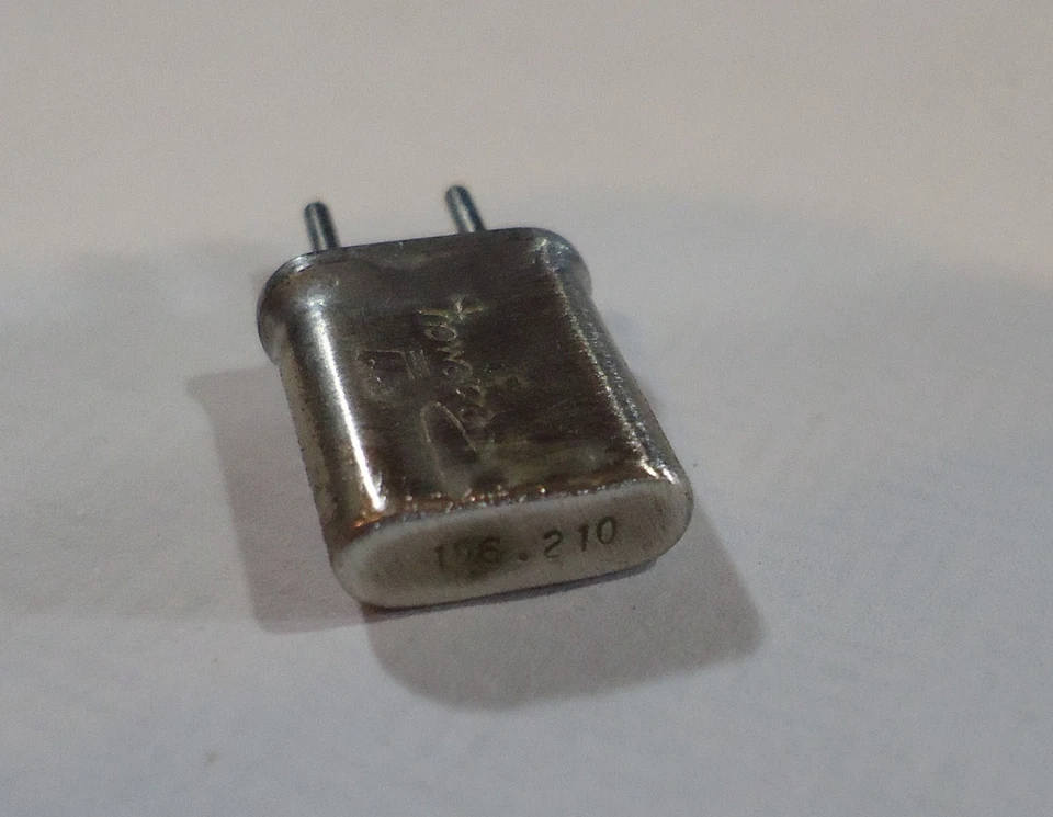 Cristal de escáner - 156,2100 MHz - 10,7 iF - 0,039 pines - Regency - HC-25/U Foto 1 de 1