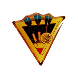 Vintage Three in a Bed National Dart Association Lapel Hat Pin NDA 3 Darts Pin j - Picture 1 of 6