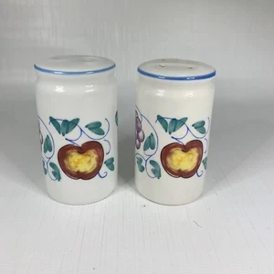 Ceramic Fruit Salt Pepper Shakers Apple Farmhouse Country 1980s Vintage - Picture 1 of 6