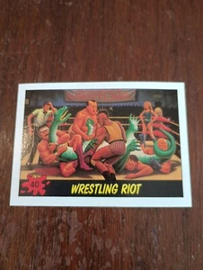 1988 Topps (Dinosaurs Attack) #40 Wrestling Riot (NM-MT) - Picture 1 of 2