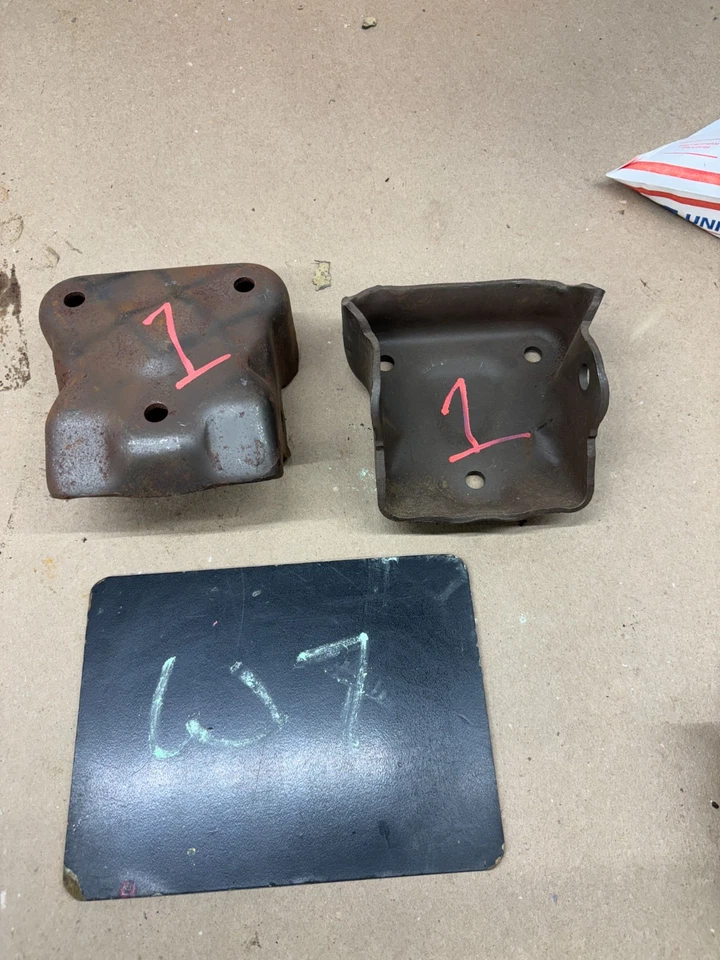 GM OEM BLOQUE MOTOR MONTAJE CONJUNTO PAR C10 K10 K5 Clamshell 350 454 DIESEL OE Foto 1 de 4