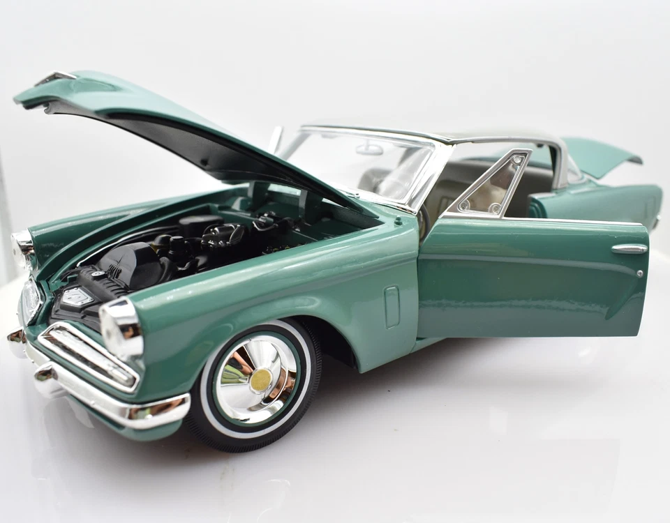 Modellino auto scala 1:18 STUDEBAKER STARLINER diecast modellismo da collezione - Immagine 1 di 4