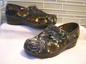 sanita vegan clogs