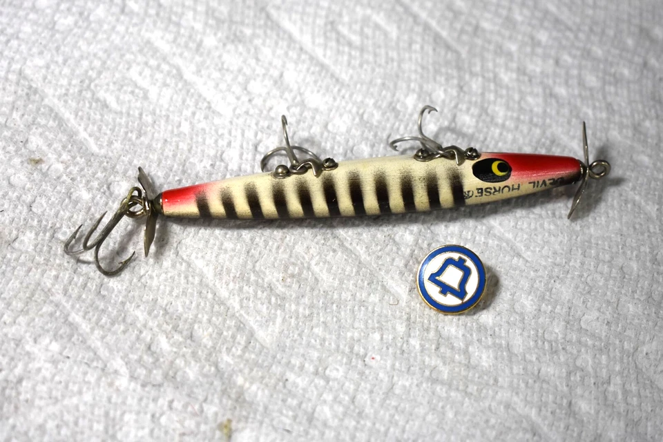 Señuelo de pesca Smithwick Devil Horse, cebo Topwater conocido por ser eficaz para la lubina Foto 1 de 4