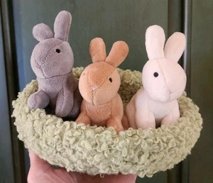 Jellycat Nesting Bunnies Trio of Bunnies in Nesting Bed NEW - Picture 1 of 7