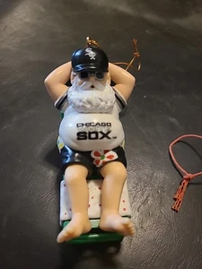 Chicago White Sox Mlb Christmas Ornament Santa Beach Chair Collectible  - Foto 1 di 5