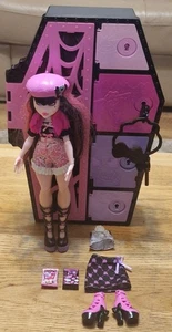Monster High bambola Skulltimate Secrets serie 1 Draculaura e accessori completa - Foto 1 di 9