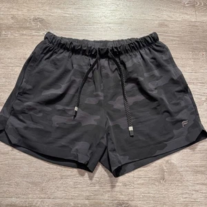 Fabletics Shorts Mens Medium Camo 5" The One Short Performance Drawstring Lounge - Picture 1 of 9