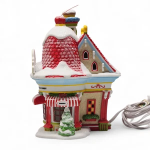 DEPT 56 MICKEY'S CHRISTMAS VILLAGE 2010 LIGHTED HOUSE ~MINNIE'S BAKERY - Picture 1 of 14