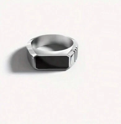 Anillo minimalista esmalte negro con forma geométrica para hombre en oro blanco de 10K Foto 1 de 4