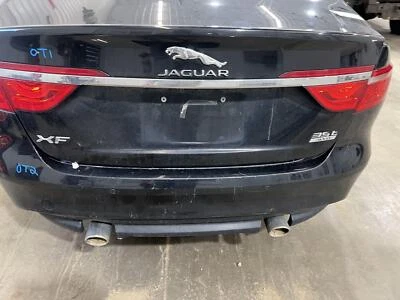 16-19 JAGUAR XF PREMIUM TAMPA DE PARA-CHOQUE TRASEIRO COM 2 RECORTES DE EXAUSTÃO ULTIMATE BLACK PAB - Imagem 1 de 4
