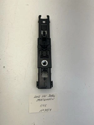 Ajustador de cinturón de seguridad delantero Volkswagen Jetta Sportwagen 2010-2014 OEM. Foto 1 de 4