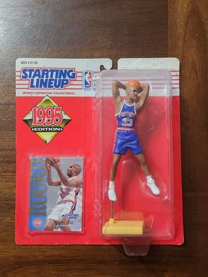 Figura y tarjeta de colección 1995 edición alineación inicial Grant Hill Detroit Pistons novato Foto 1 de 2