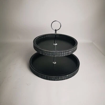 Bandeja para pasteles negra antigua de dos niveles con acabado para todas las ocasiones Foto 1 de 3