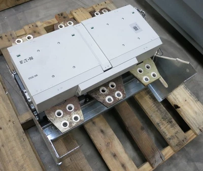 Contactor al vacío Eaton XTCEC20R 2000A 3P 600V bobina 230-250V VT-H1400-50 CH Foto 1 de 4