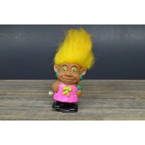 Estatuilla de vestir rosa de goma de plástico juguete troll como cuerda Tiki Island no funciona - Imagen 1 de 10