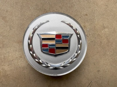 OEM, 2009-2016 Cadillac CTS, XTS Center Wheel Hub Cap Cover #9597375 Foto 1 de 4