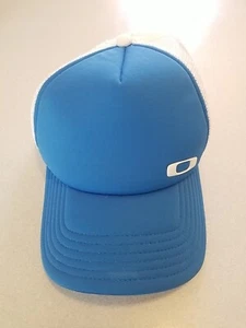 Oakley Trucker Hat Snapback White And Blue Adjustable - Picture 1 of 5