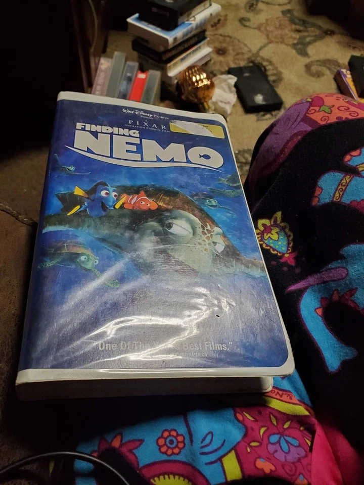 Walt Disney/ Pixar Film- Finding Nemo (VHS, 2003) Clamshell - Image 1 of 1