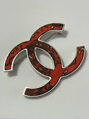 Vtg CHANEL AW2014 RED PAISLEY PRINT CC LOGO BROOCH - Image 1 of 4