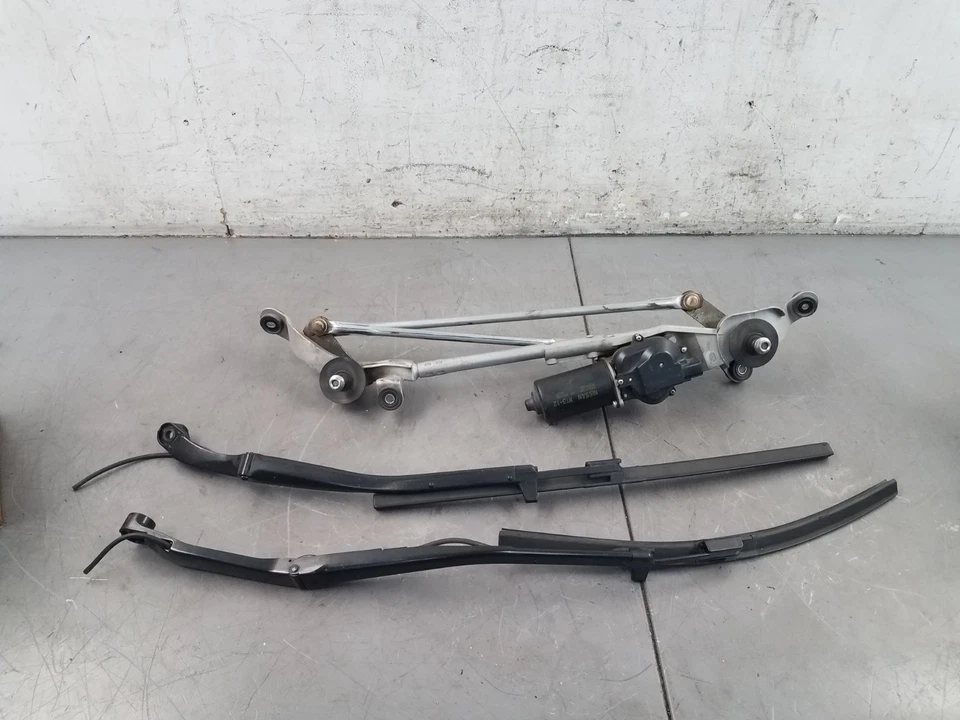 Nissan GT-R GTR R35 Windshield Wiper Motor / Arms #8000 M5 - Image 1 of 4