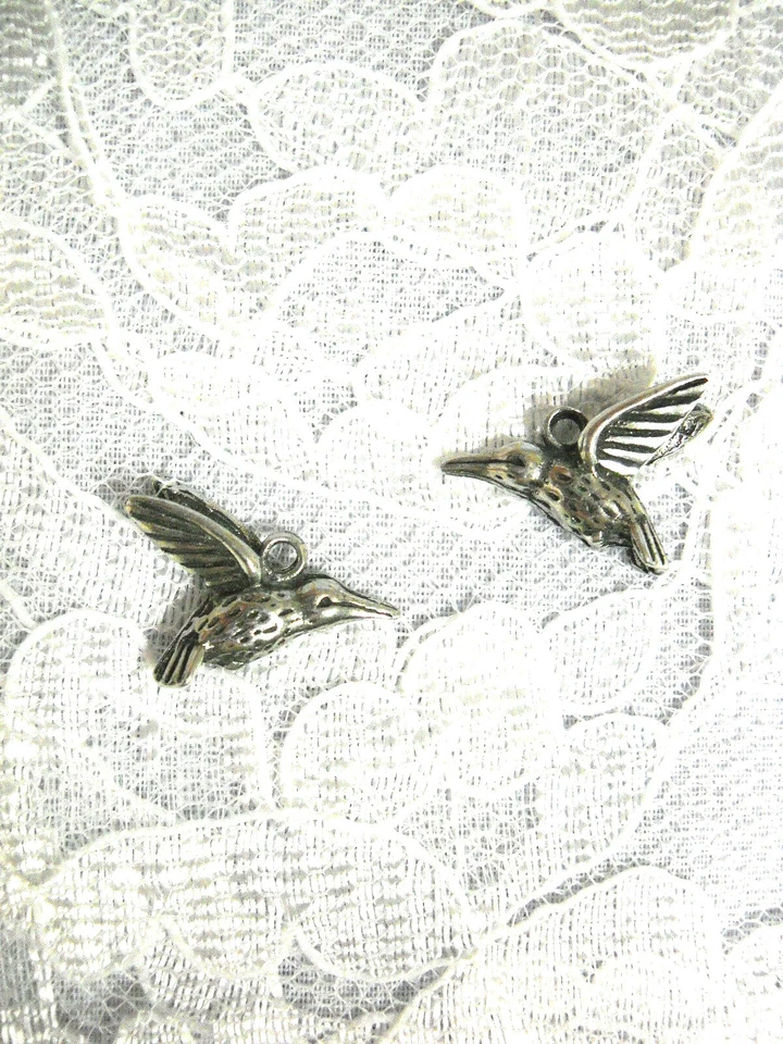 3D HUMMINGBIRDS 细节白镴饰品 悬垂 HUMMINGBIRD CHARM 耳环 — 第 1/1 张图片