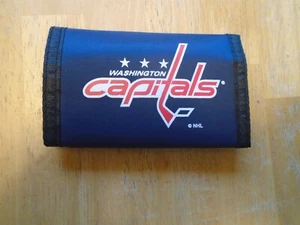 Cartera de nailon triple pliegue Washington Capitals (temporada 50) (1) - Imagen 1 de 4