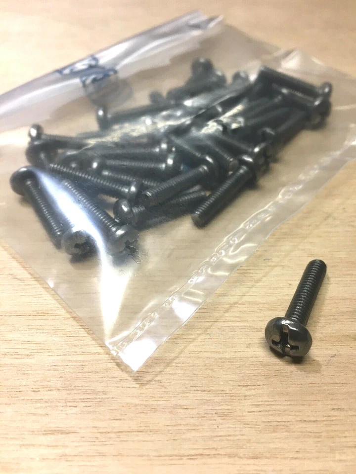 VITE ACCIAIO INOX M4X18 TESTA CILINDRICA BOMBATA DOPPIA IMPRONTE PH2 FD5.5 30PZ. - Immagine 1 di 1