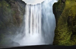 Fototapete-VLIES-WASSERFALL-(8172S)-Wand-Tapete-Nach-Maß-Berg Felsen Gebirge XXL - Bild 1 von 2