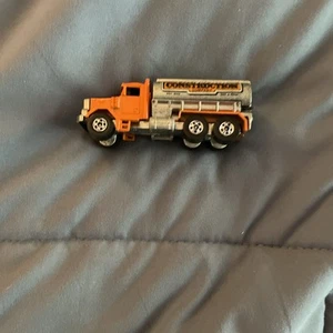 Hot Wheels Blackwalls 1979 Peterbilt California Construction Semi Truck NM Cond - Picture 1 of 5