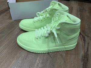 New Jordan 1 High Premium Barely Volt 2019 AH7389-700 Wmn Sz 8.5 - Picture 1 of 11