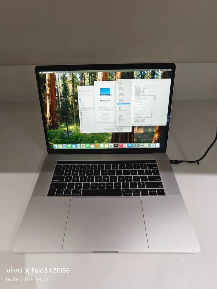 2019 MacBook Pro 15" (i7/16GB/256GB/RADEON PRO 555X) -Only 10 battery cycles! - Image 1 of 4