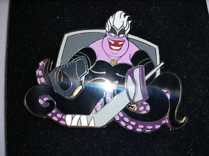 Pin Jumbo Pillanos Disney URSULA Hockey Goalie Ariel Sirenita LE500 RARO - Imagen 1 de 3