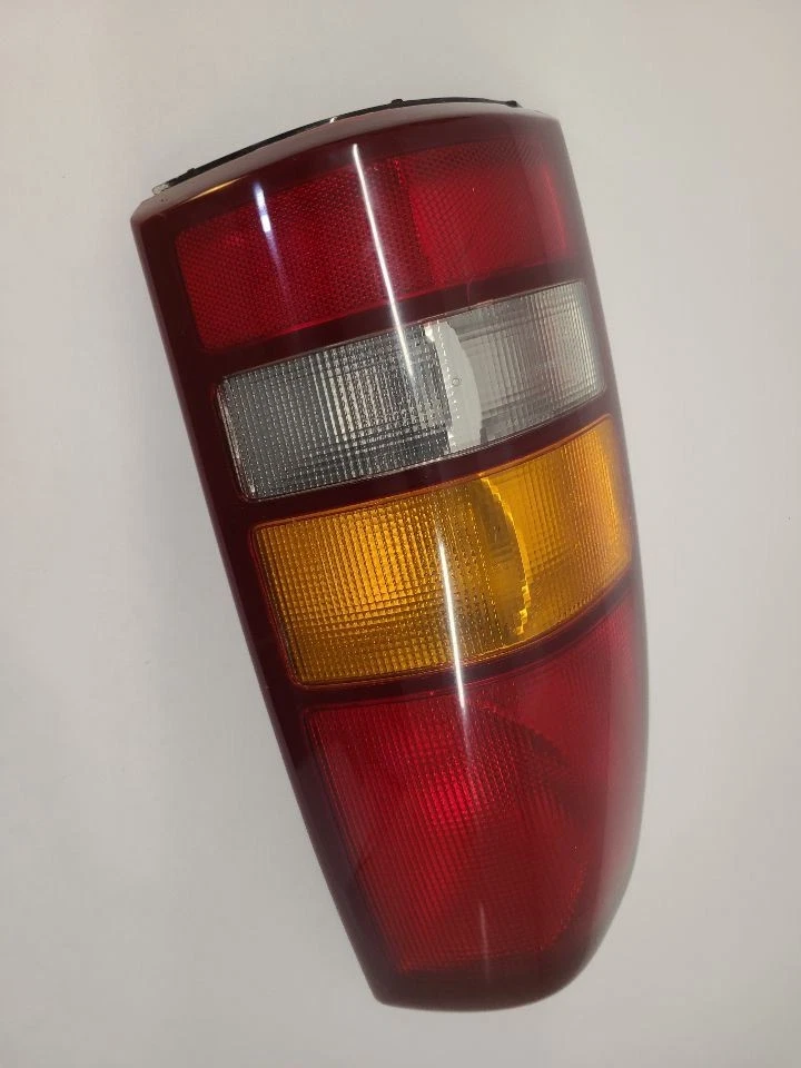 99-03 GMC SIERRA 1500 PICKUP LH conductor luz trasera izquierda lado deportivo 19169012        Foto 1 de 4