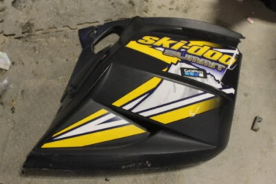 Ski-Doo Summit 600 Adrenaline HO 2005 144 pulgadas panel lateral derecho carenado de puerta Foto 1 de 4